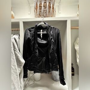 lululemmon jacket